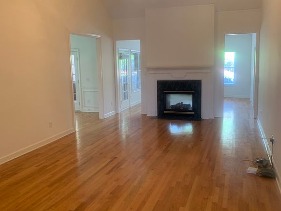 3rd image of 1785 Glenhurst Dr
