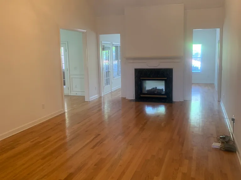 1785 Glenhurst Dr — Photo 3