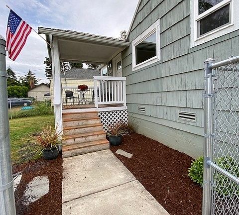 3rd image of 2135 Snyder Ave