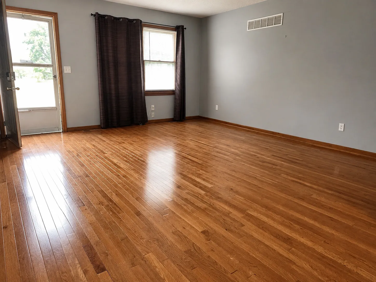 3 bed, 1.5 bath, 1106 sqft, $1,950 — Photo 2