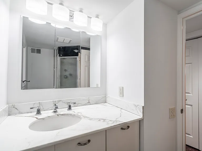 2228 Pine St — Photo 29