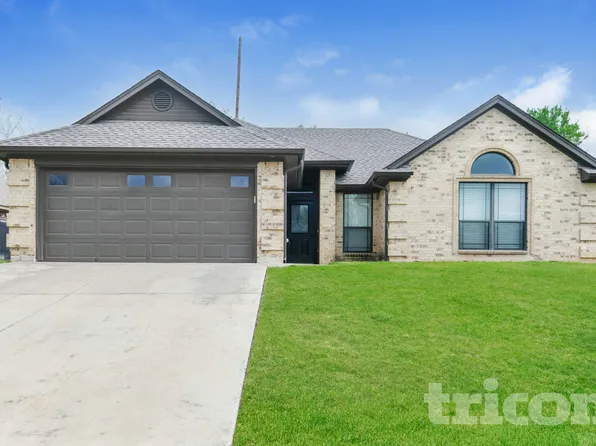108 Parkwood Ct, Azle, TX 76020
