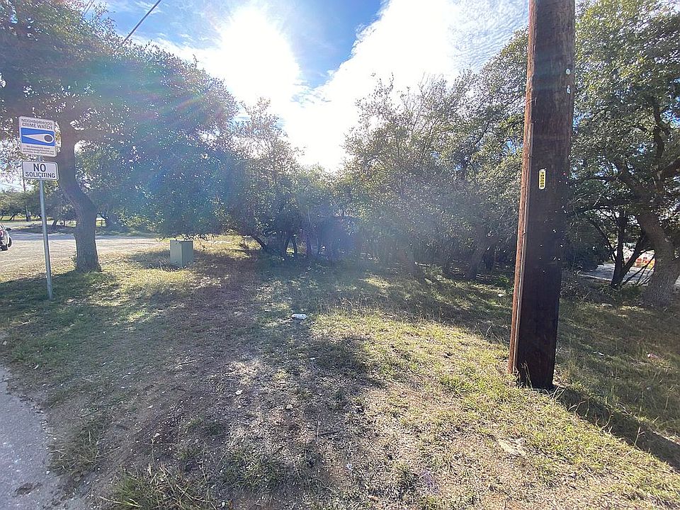 2nd image of 102 W Borgfeld Dr