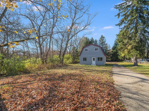 907 N Nursery St, Lawton, MI 49065