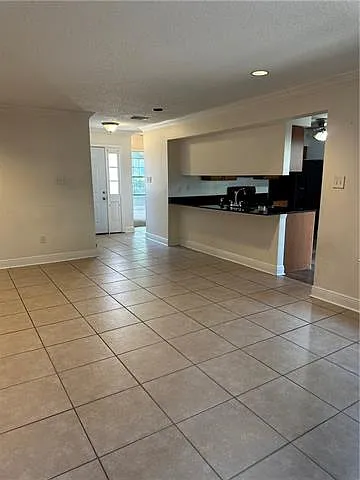 3 bed, 2.0 bath, 1725 sqft, $1,750 — Photo 3