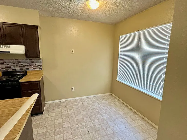 2303 N Grand Ave — Photo 9