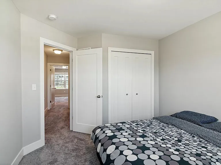 2535 W Towne St — Photo 16