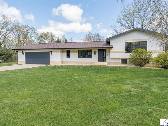 3rd image of 58302 Birch Bluff Ln