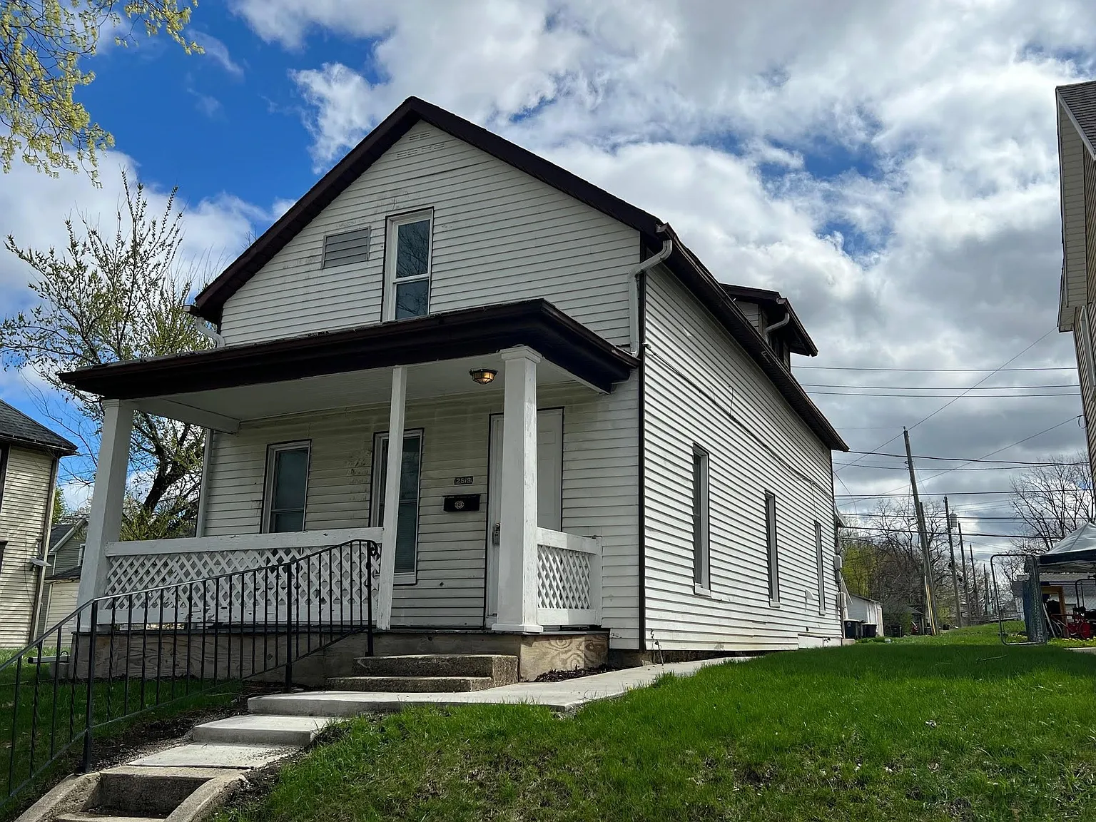 2819 Hoagland Ave photo 1