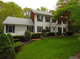 5 Abbey Ln, Setauket, NY 11733