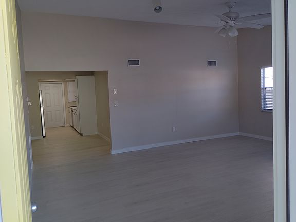 4th image of 5325 Desoto Pl Unit A
