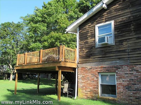 Upper Level Back Deck, stairs to Yard