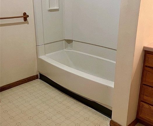4th image of 206 N Pike St #208