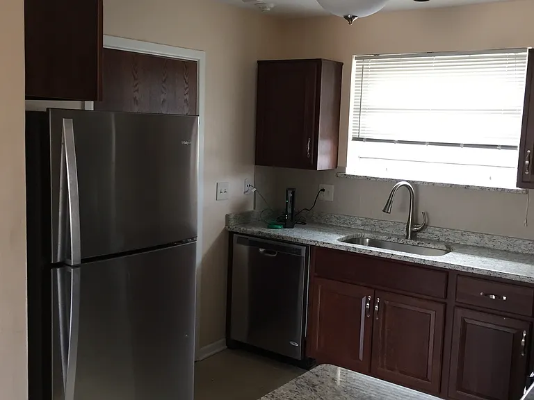425 S Cass Ave #3 — Photo 2