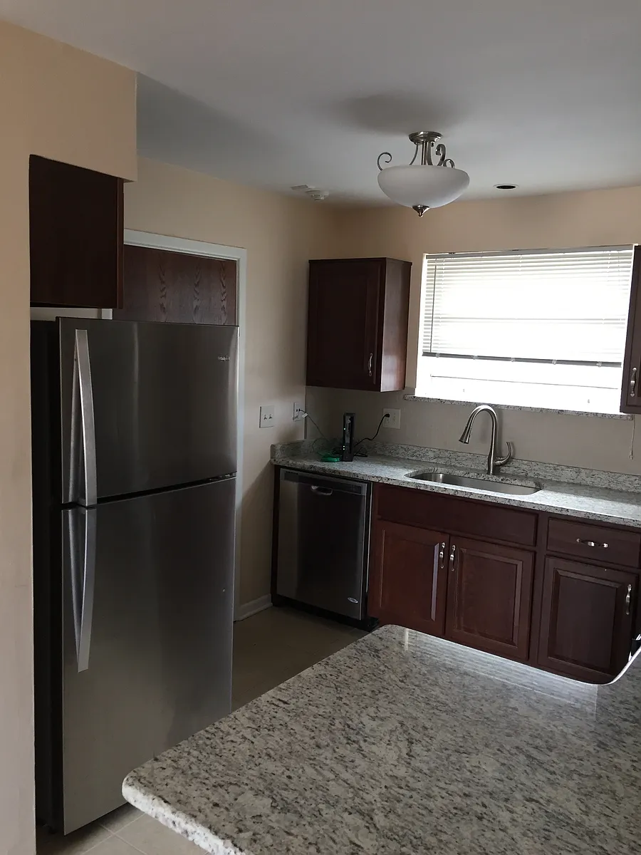 Building Photo - 425 S Cass Ave #3