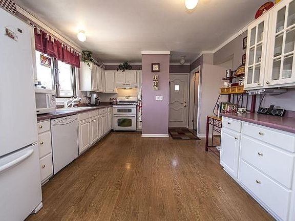 4th image of 2155 E Michigan Ave