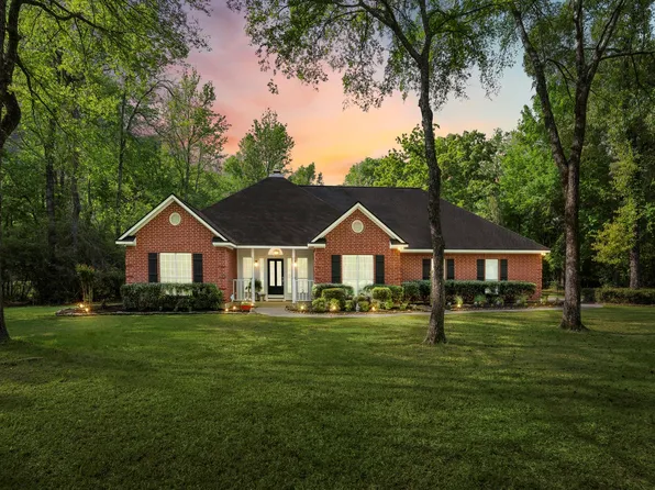 8911 Diamante Dr, Magnolia, TX 77354