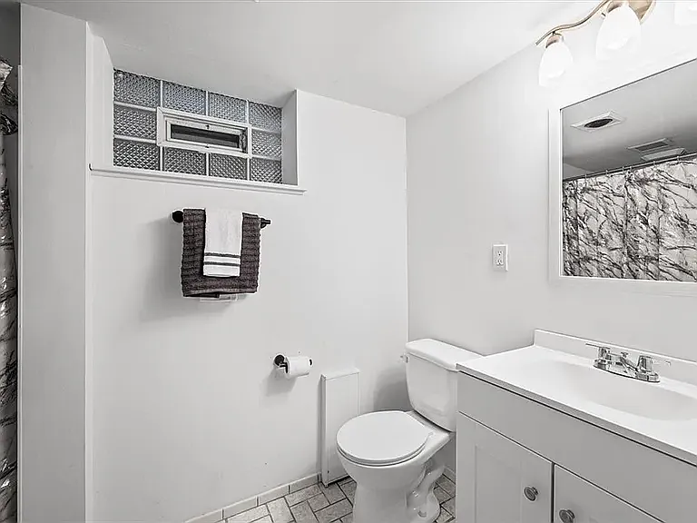 1423 Lakeside Dr — Photo 21