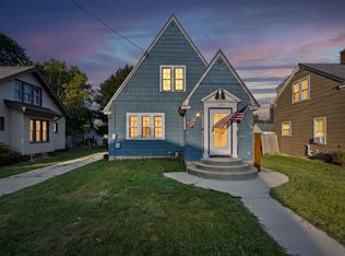 1009 N 12th St, Manitowoc, WI 54220