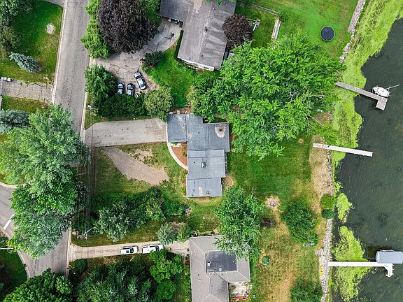 3rd image of 3048 Waunona Way