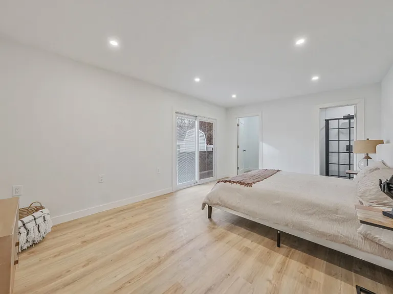 73 Midwood Ave — Photo 7