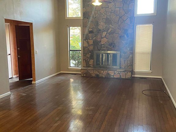 2nd image of 105 Eastlake Dr