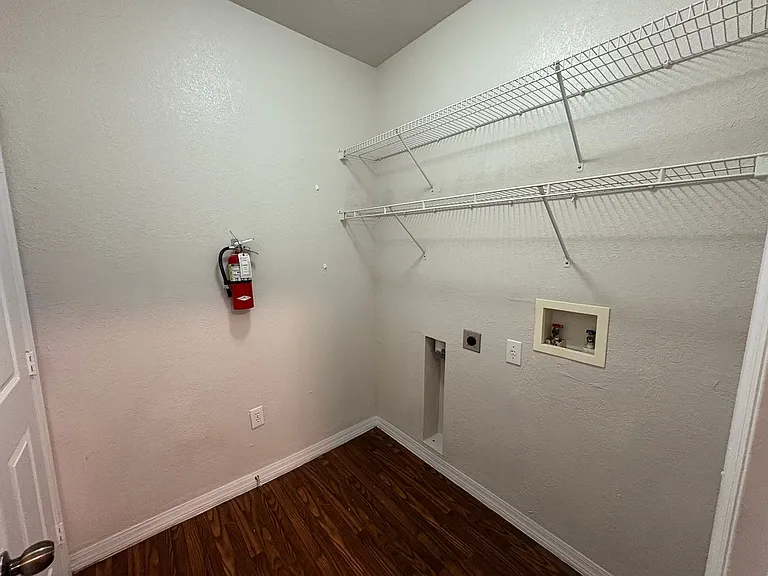 1003 Hemingway Cir — Photo 11