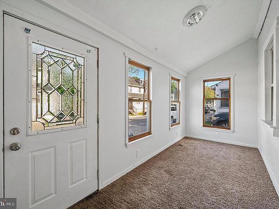 4th image of 10 Upland Ave