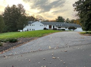 37 Hillcrest Rd, Wormleysburg, PA 17043