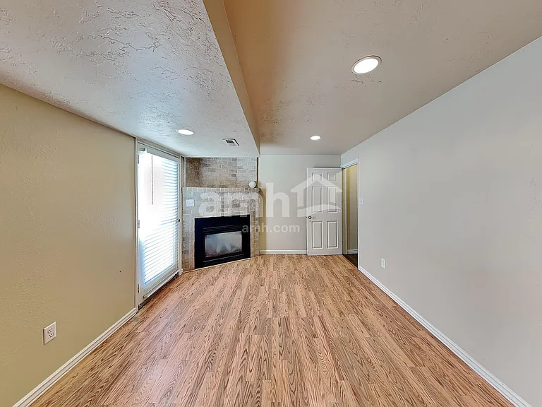 373 W 2200 N — Photo 20