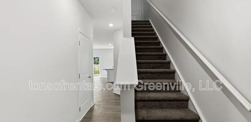 3 bed, 2.5 bath, 1462 sqft, $1,650 — Photo 2