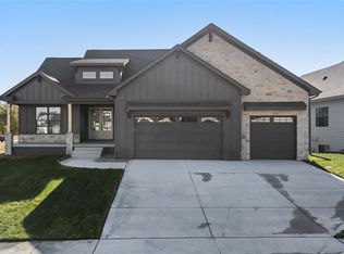 17950 Tanglewood Dr, Clive, IA 50325