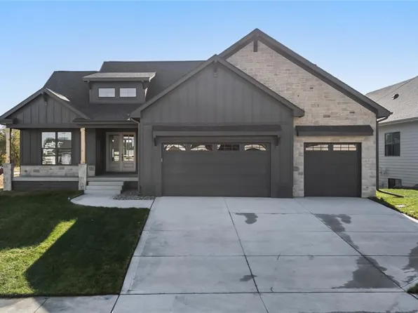 17950 Tanglewood Dr, Clive, IA 50325