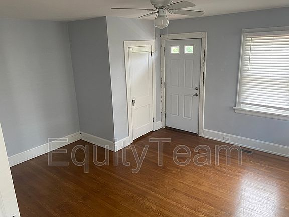 4th image of 4214 Beech St #4
