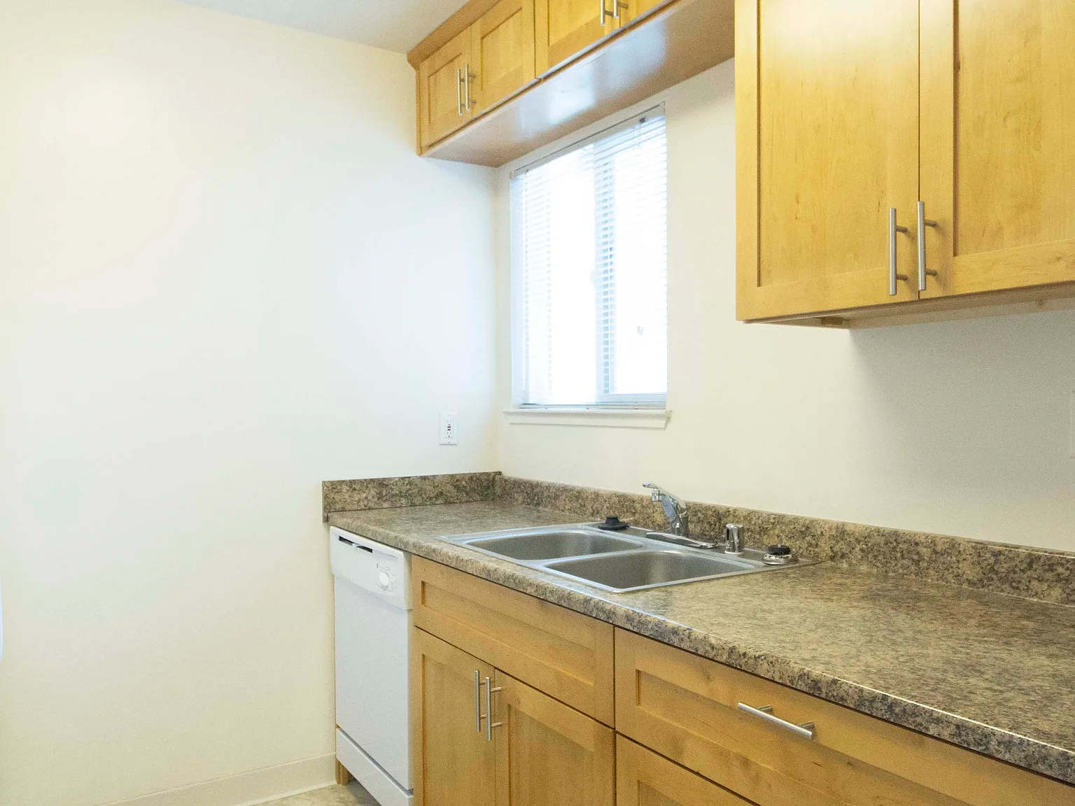 Kenwal Apartments — Photo 2