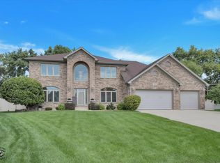 365 Crestwood Rd, Wood Dale, IL 60191