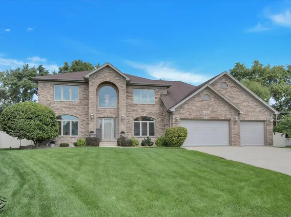 365 Crestwood Rd, Wood Dale, IL 60191