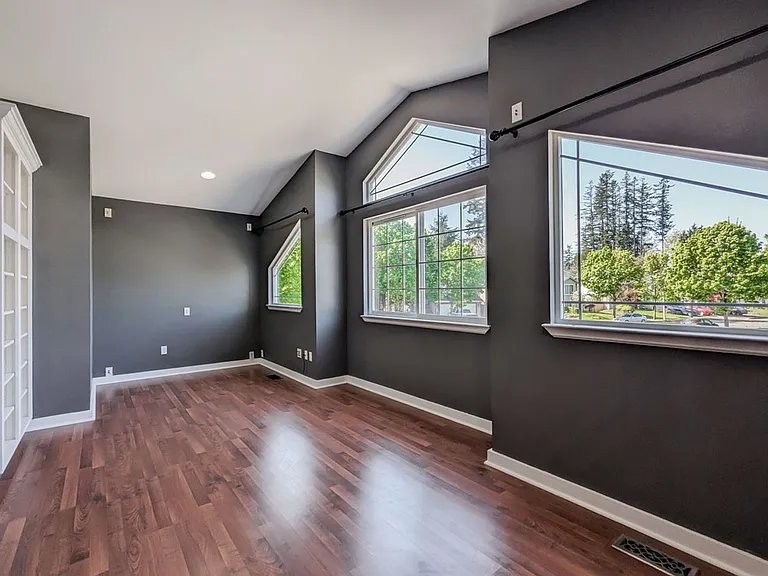 907 123rd Ave NE — Photo 11
