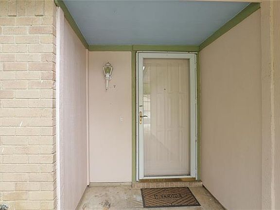 3rd image of 236 W Volunteer Dr