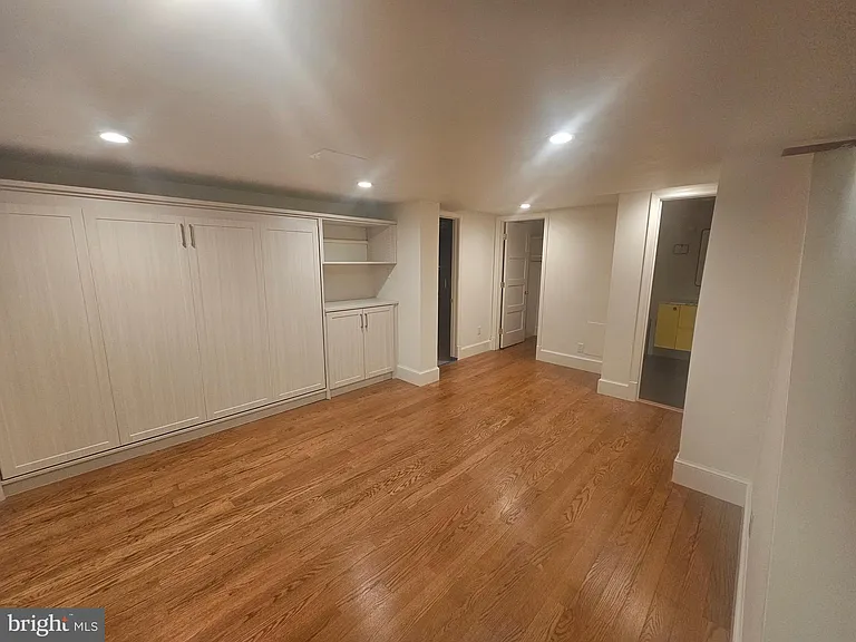 102 E Oak St — Photo 11