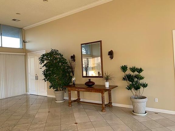 2nd image of 5301 Balboa Blvd Unit D5