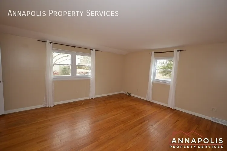 1066 Broadview Dr — Photo 15