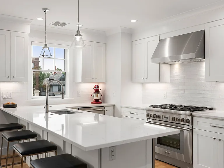 8 Sycamore St #C — Photo 6