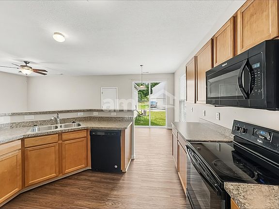 4th image of 7266 Rondeau Dr