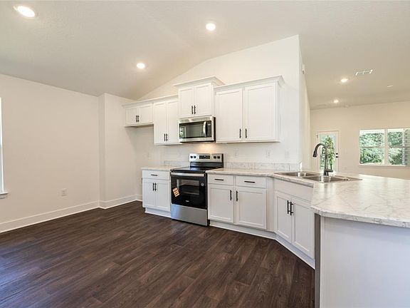 4th image of 35 FARNELL LANE