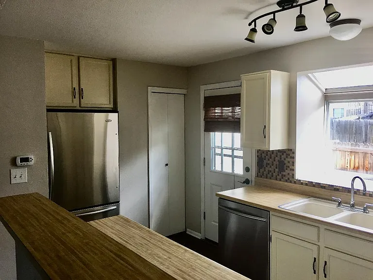 1227 S Flower Cir — Photo 3