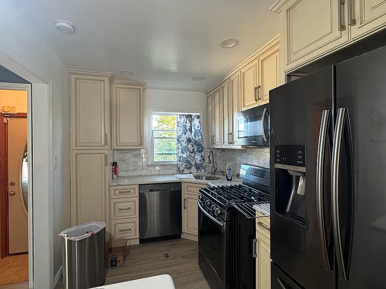 S Conduit Ave — Photo 3