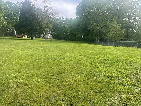 4th image of 26 Milanna Dr