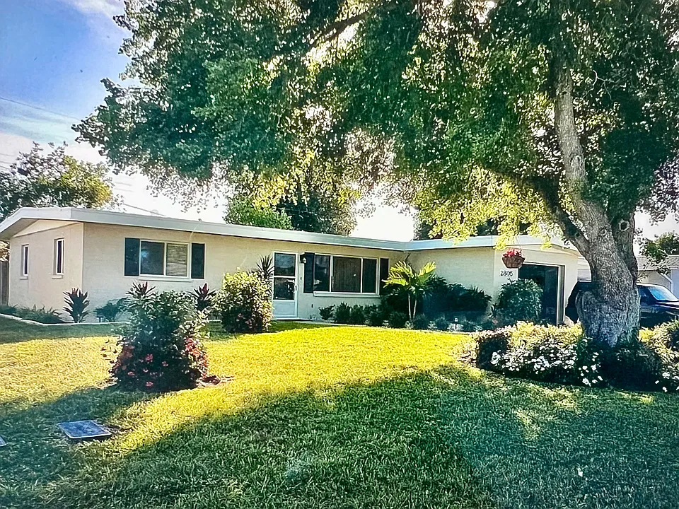 2805 23rd Ave W