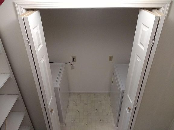 3rd image of 813 Marilynn Ave